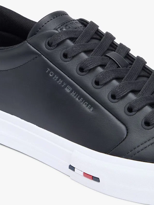 Sneakers i vulkaniserat läder Sneakers i vulkaniserat läder