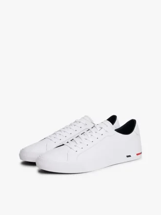 Sneakers i vulkaniserat läder med flaggstripe Sneakers i vulkaniserat läder med flaggstripe