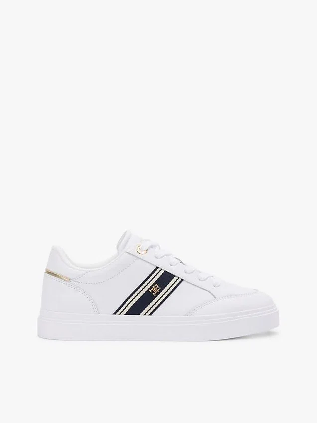 Sneakers med remmönster och lädercupsole Sneakers med remmönster och lädercupsole