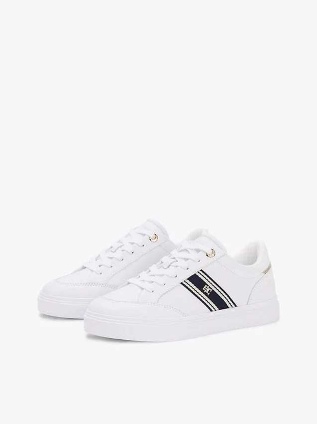 Sneakers med remmönster och lädercupsole Sneakers med remmönster och lädercupsole