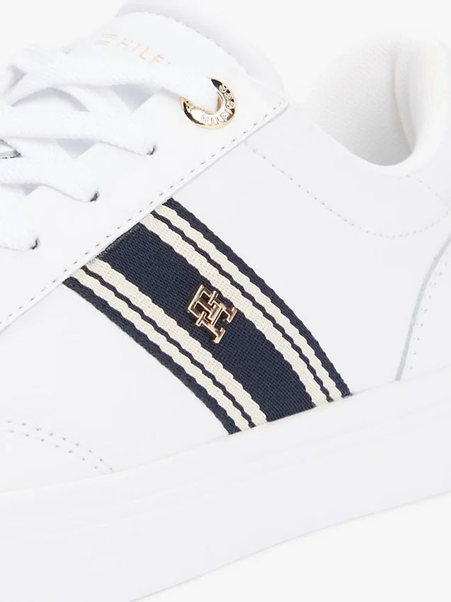 Sneakers med remmönster och lädercupsole Sneakers med remmönster och lädercupsole