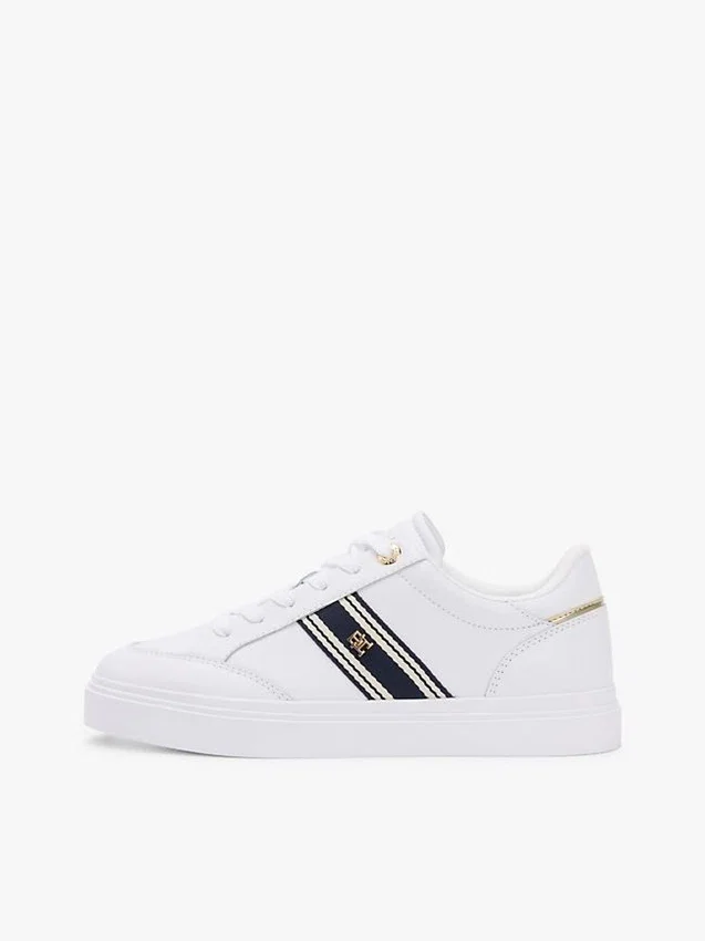 Sneakers med remmönster och lädercupsole Sneakers med remmönster och lädercupsole