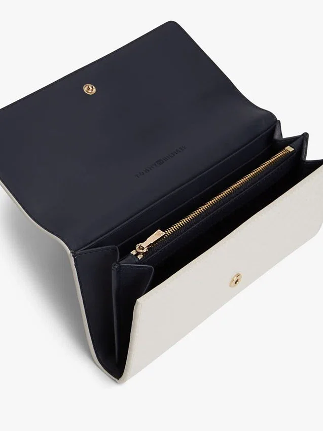 Stor plånbok med monogram över hela ytan Stor plånbok med monogram över hela ytan