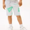 Sweatshorts för barn med blandade logotyper över hela plagget