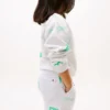 Sweatshorts för barn med blandade logotyper över hela plagget