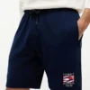 Sweatshorts med vågigt flaggmönster i normal passform