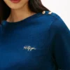 T-shirt i bomullsinterlock med guldknappar T-shirt i bomullsinterlock med guldknappar