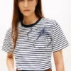 T-shirt med abstrakt blommönster och ränder