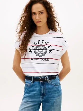 T-shirt med bågformad logotyp och randiga dolmanärmar