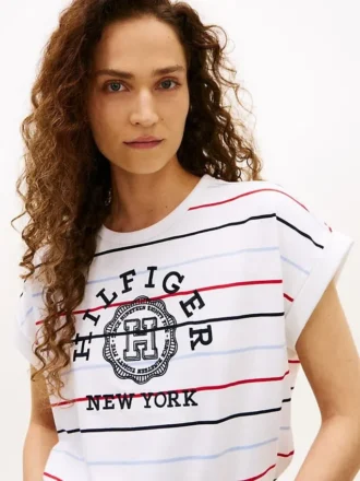 T-shirt med bågformad logotyp och randiga dolmanärmar