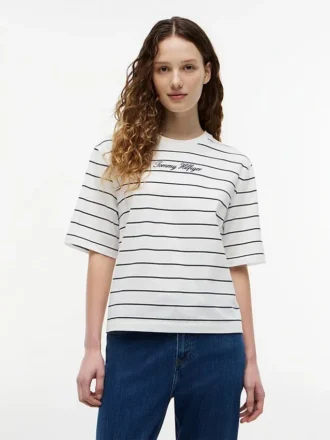 T-shirt med broderad text och avslappnad passform