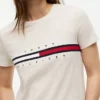 T-shirt med broderat flaggmönster T-shirt med broderat flaggmönster