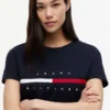T-shirt med broderat flaggstrip-logo