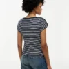 T-shirt med båthalsringning och guldknappar T-shirt med båthalsringning och guldknappar