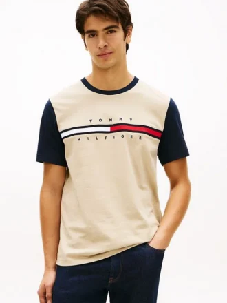 T-shirt med flagglogo och kontrasterande ärmar