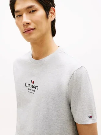 T-shirt med Hilfiger-logotyp