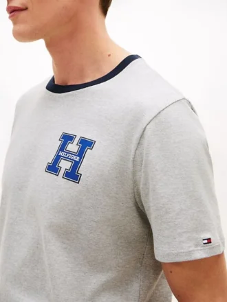 T-shirt med Hilfiger-logotyp