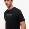 T-shirt med Hilfiger-logotyp T-shirt med Hilfiger-logotyp