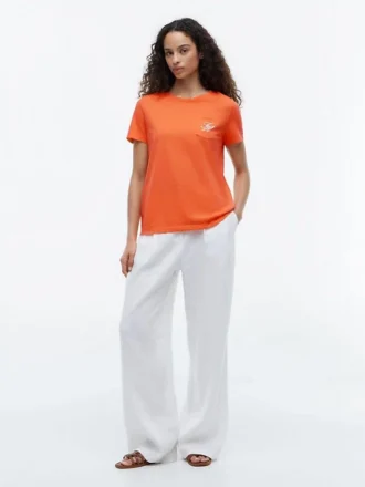 T-shirt med monogram i skriptstil