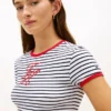 T-shirt med monogram och ränder