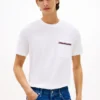 T-shirt med signaturrandig ficka i piké T-shirt med signaturrandig ficka i piké