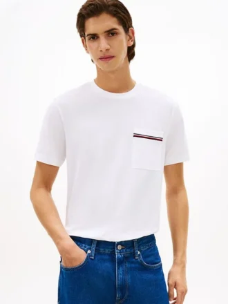 T-shirt med signaturrandig ficka i piké