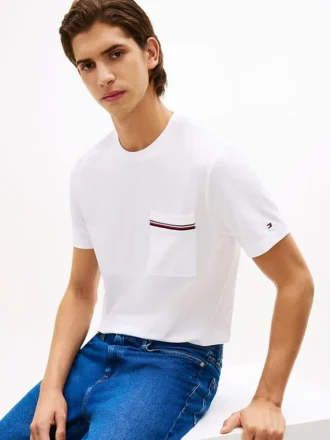 T-shirt med signaturrandig ficka i piké