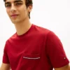 T-shirt med signaturrandig ficka i piké T-shirt med signaturrandig ficka i piké