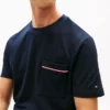 T-shirt med signaturrandig ficka i piké T-shirt med signaturrandig ficka i piké