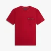 T-shirt med signaturrandig ficka i piké T-shirt med signaturrandig ficka i piké