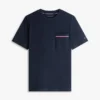 T-shirt med signaturrandig ficka i piké T-shirt med signaturrandig ficka i piké
