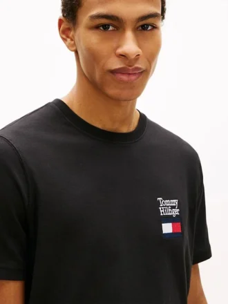 T-shirt med staplat logo