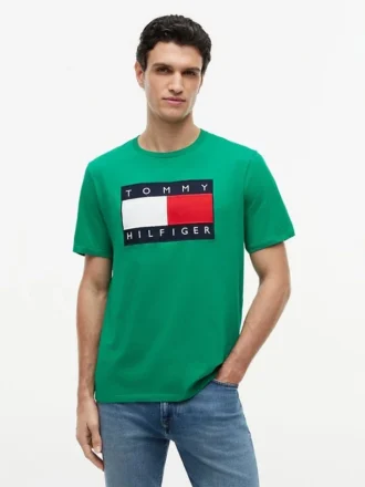 T-shirt med stort flaggmärke