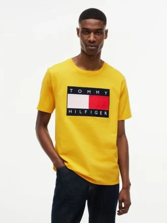 T-shirt med stort flaggmärke