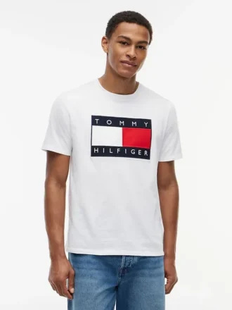 T-shirt med stort flaggmärke