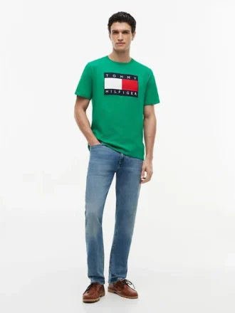 T-shirt med stort flaggmärke