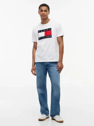 T-shirt med stort flaggmärke