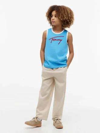 t shirt med tommy logotyp fr barn 2 3 330x440 - T-shirt med Tommy-logotyp f&ouml;r barn
