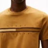 T-shirt med ton-i-ton-flagga T-shirt med ton-i-ton-flagga