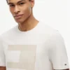 T-shirt med ton-i-ton-flagga
