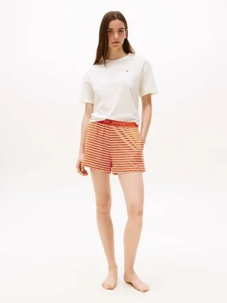 T-shirt och shorts i sovset