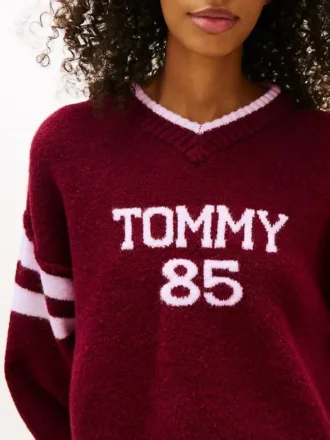 Tommy Jeans 85 Varsity V-ringad tröja Tommy Jeans 85 Varsity V-ringad tröja