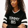 Tommy Jeans 85 Varsity V-ringad tröja Tommy Jeans 85 Varsity V-ringad tröja
