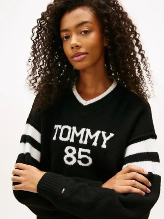 Tommy Jeans 85 Varsity V-ringad tröja Tommy Jeans 85 Varsity V-ringad tröja