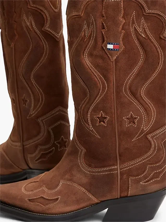 Tommy Jeans cowboystövlar i mocka Tommy Jeans cowboystövlar i mocka