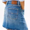 Tommy Jeans högmidjad minikjol i denim