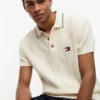 Tommy Jeans kortärmad tröja i polostil Tommy Jeans kortärmad tröja i polostil