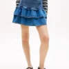 Tommy Jeans minikjol i chambray med volanger Tommy Jeans minikjol i chambray med volanger