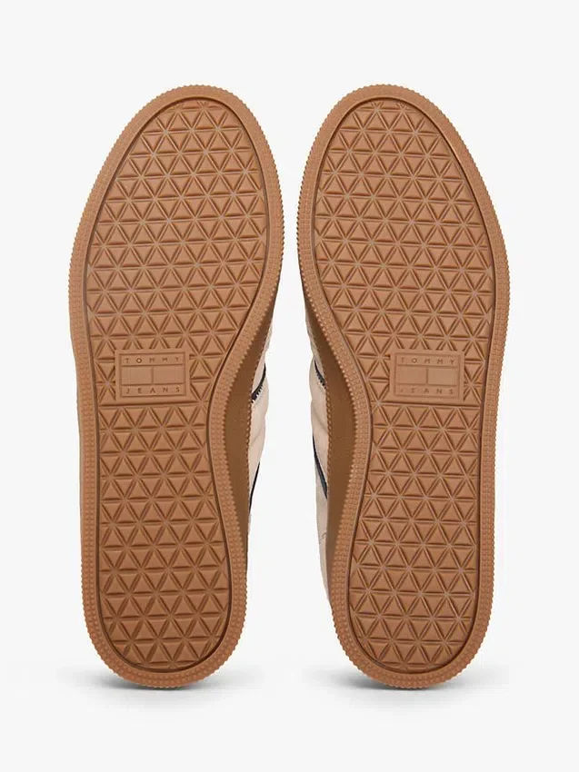 Tommy Jeans skateskor i mocka Tommy Jeans skateskor i mocka