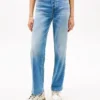 Tommy Jeans Straight Jeans med knäppning Tommy Jeans Straight Jeans med knäppning
